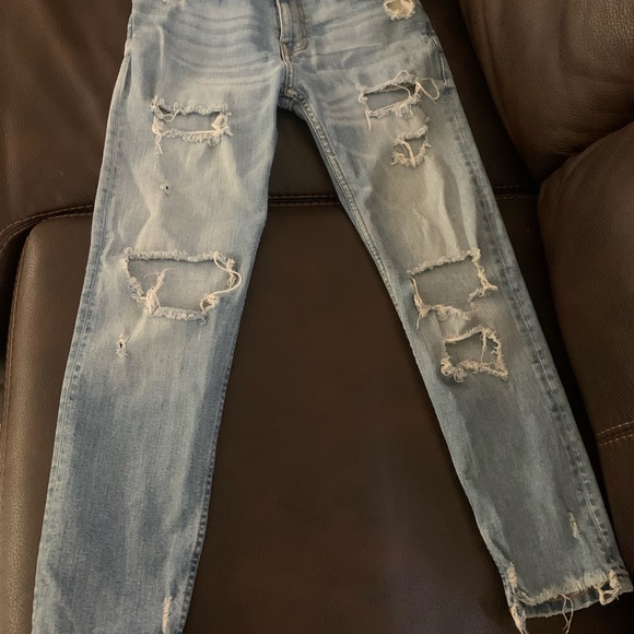 ZARA Ripped Jeans - Picture 2 of 5